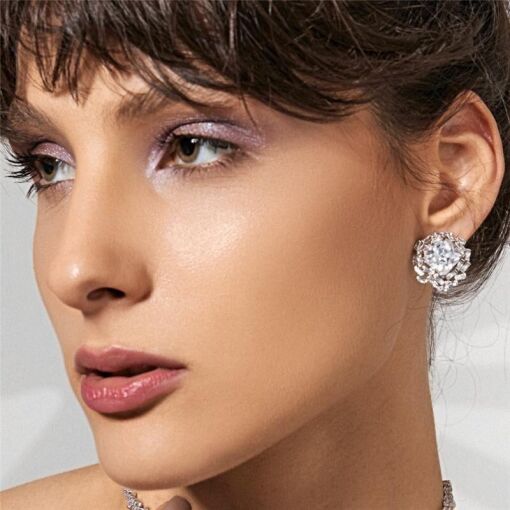 BRINCO COM CRISTAL QUADRADO BRANCO