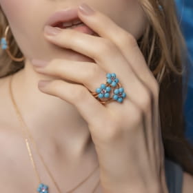 Anel Flor em Resina na Cor Azul Claro Banhado a Ouro