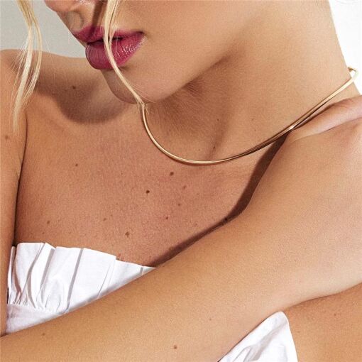 GARGANTILHA COM ARO LISO ABERTA BANHADA A OURO