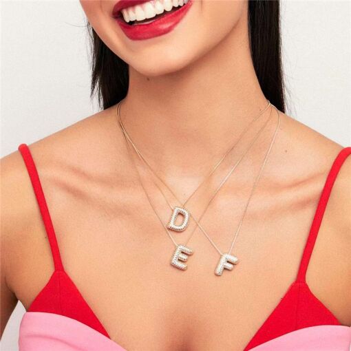COLAR COM PINGENTE DE LETRA "F" CRAVEJADO BANHADO A OURO