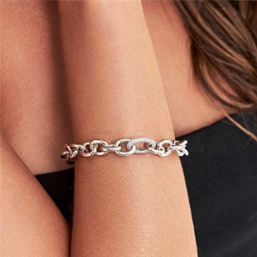 PULSEIRA COM ELOS OVAIS LISOS E CRAVEJADO  DE ZIRCÔNIAS